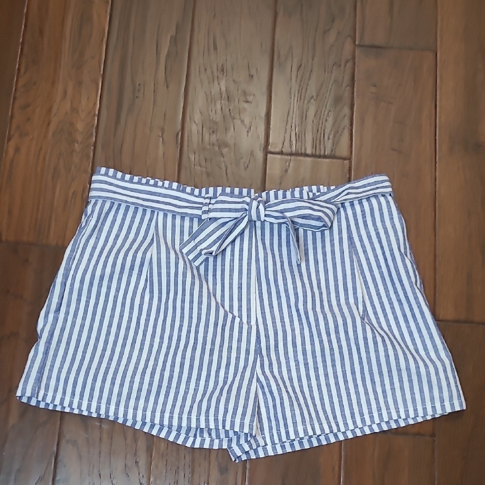 Love Tree PaperBag Waist Blue & White Striped Tie Front Shorts size Large
